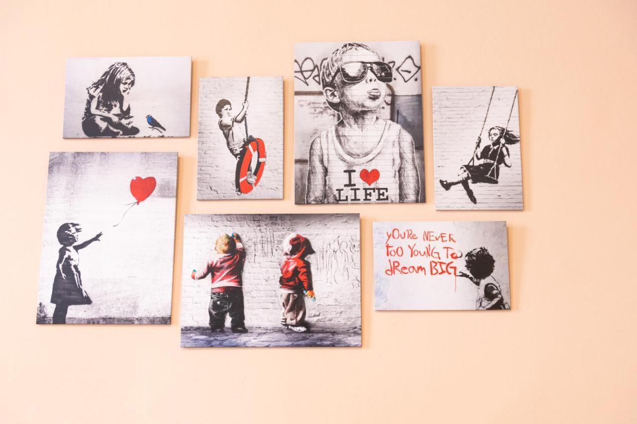 Banksy By Prater Park Close To City Centre Vienna Esterno foto